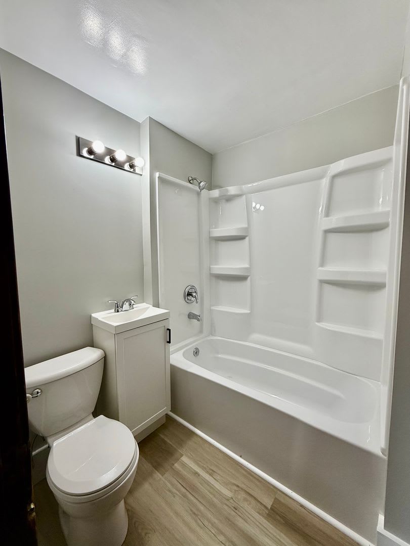 Cozy updated 2 Bedroom Single family home. – photo 2