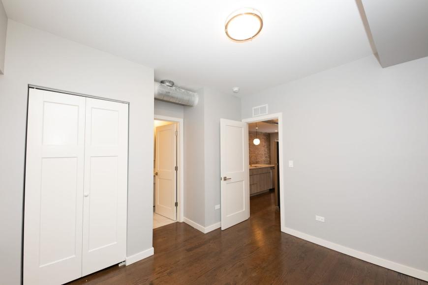 862-2A West Barry Ave. – photo 4