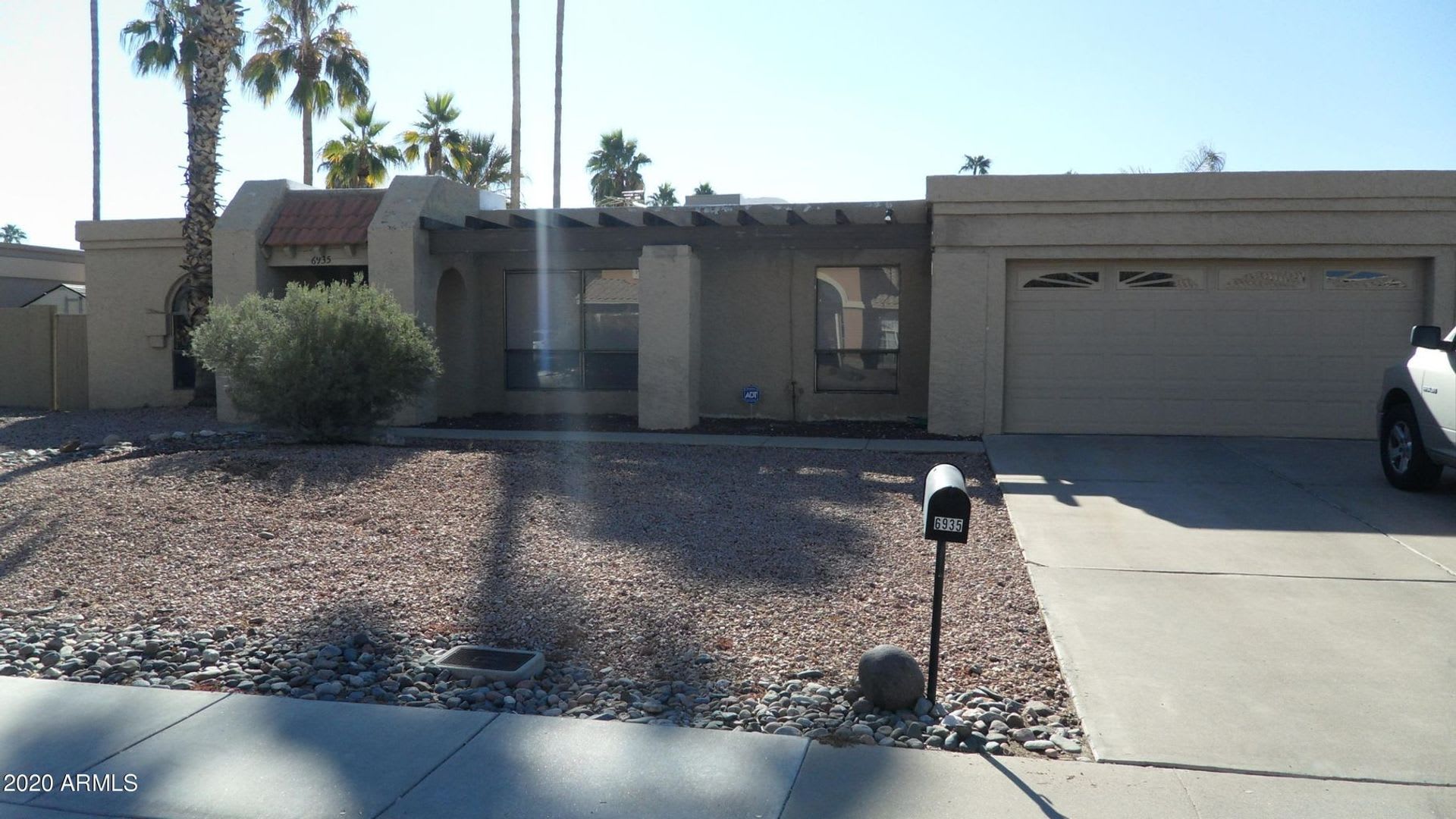 Great Scottsdale Location, Private Pool, 4 Bedrooms! – photo 1
