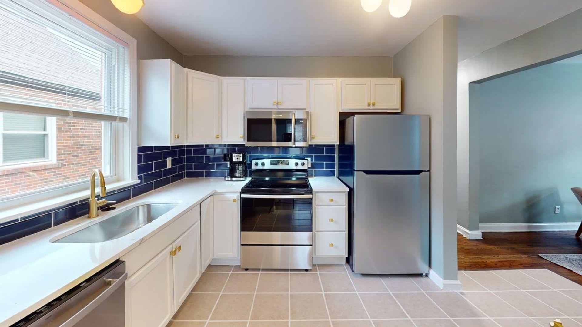 Furnished 3 Bed 1 Bath with Fenced Backyard – photo 2