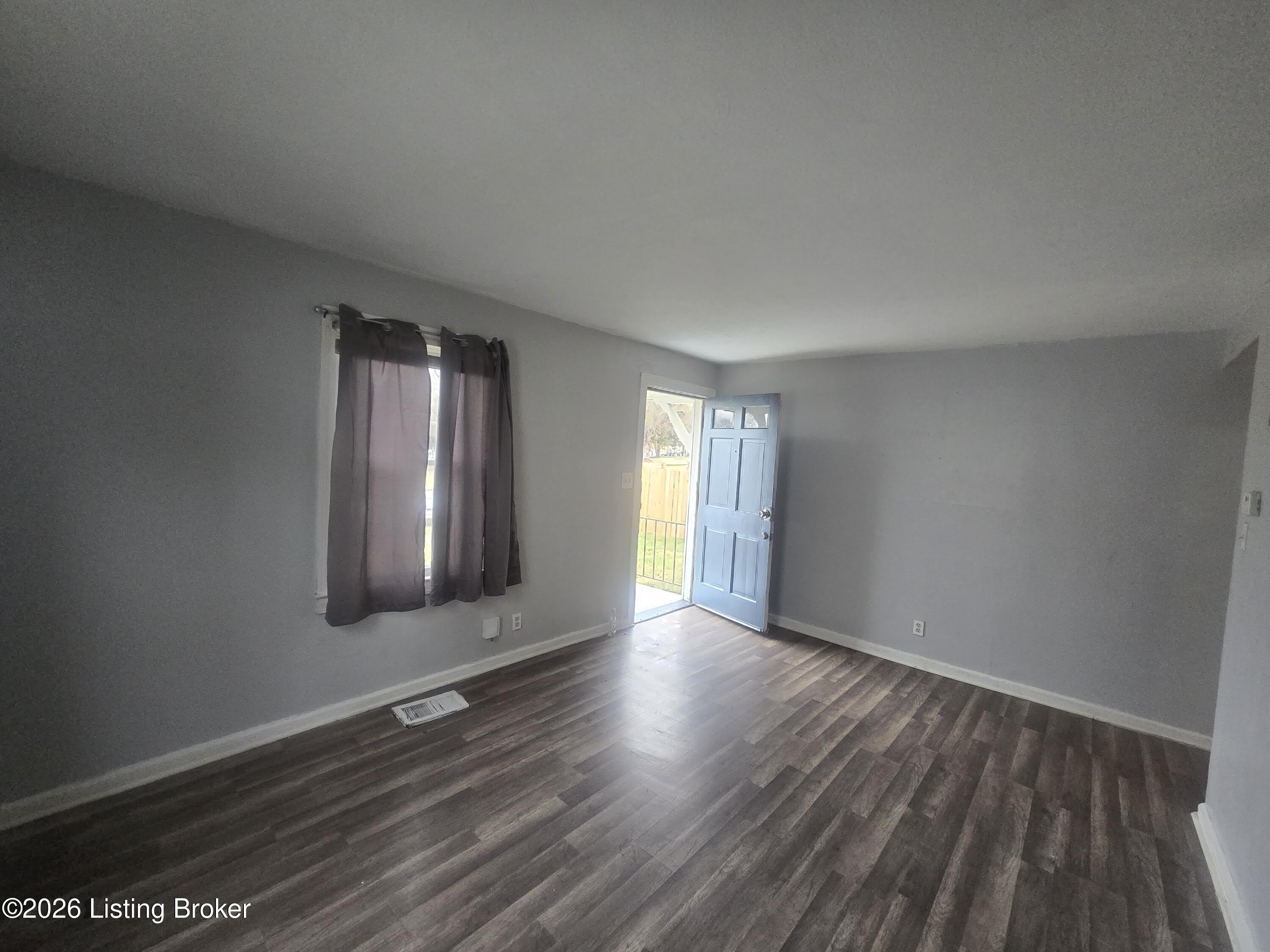 3004 Wyandotte Ave – photo 3
