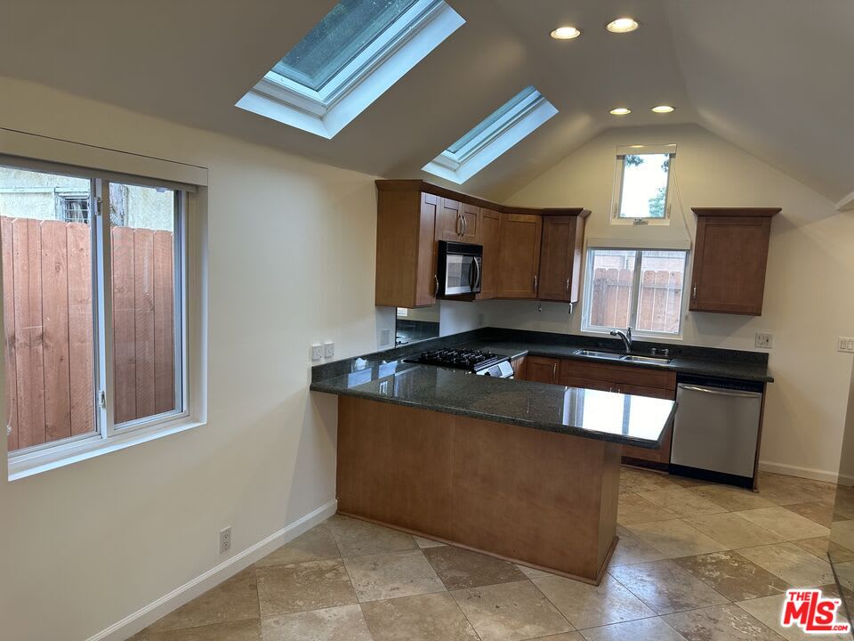 2454 Penmar Avenue – photo 2