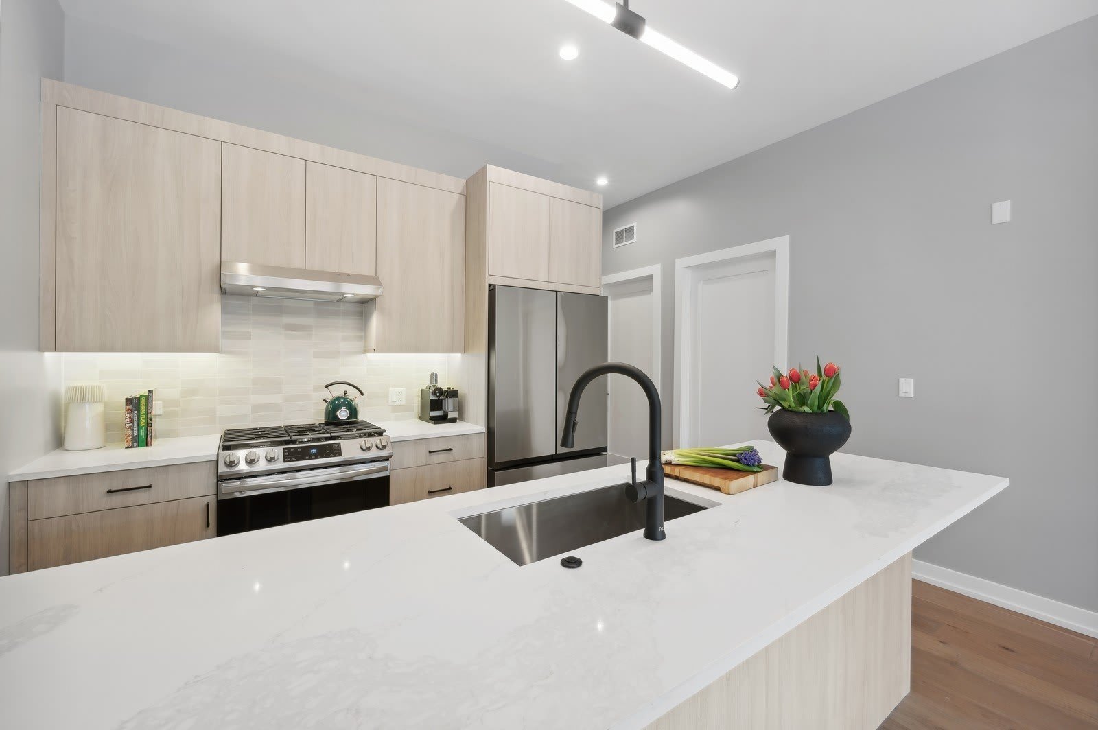7006 N Glenwood Avenue – photo 3