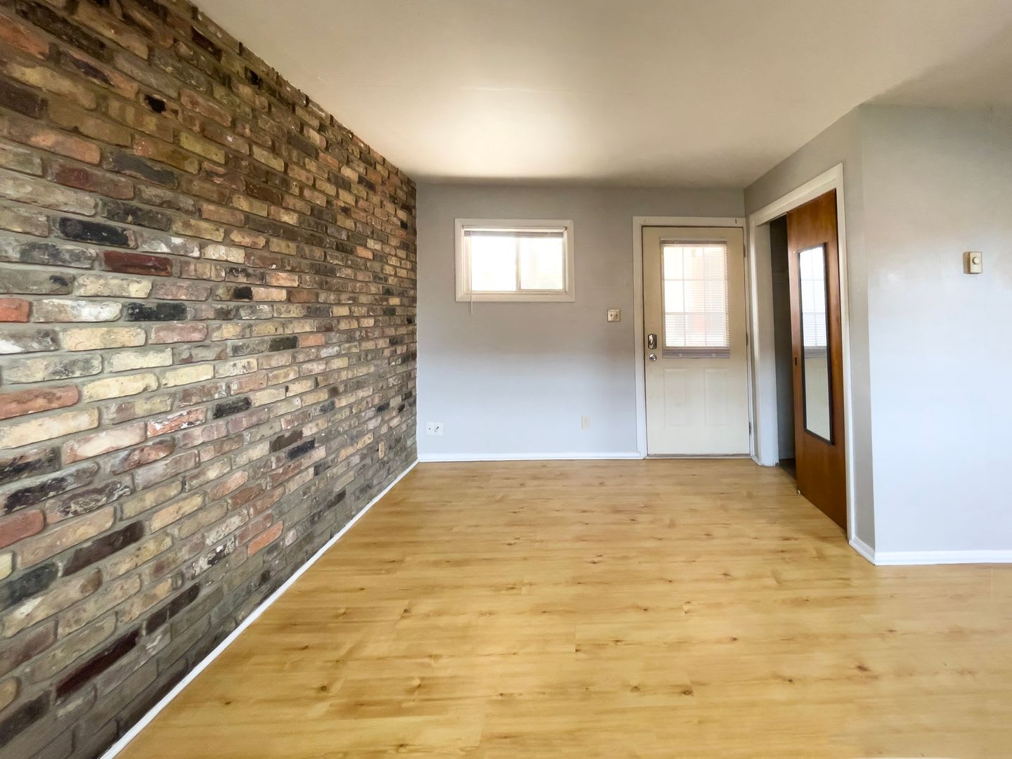 Spacious Apartments In The Heart Of The Village – photo 3
