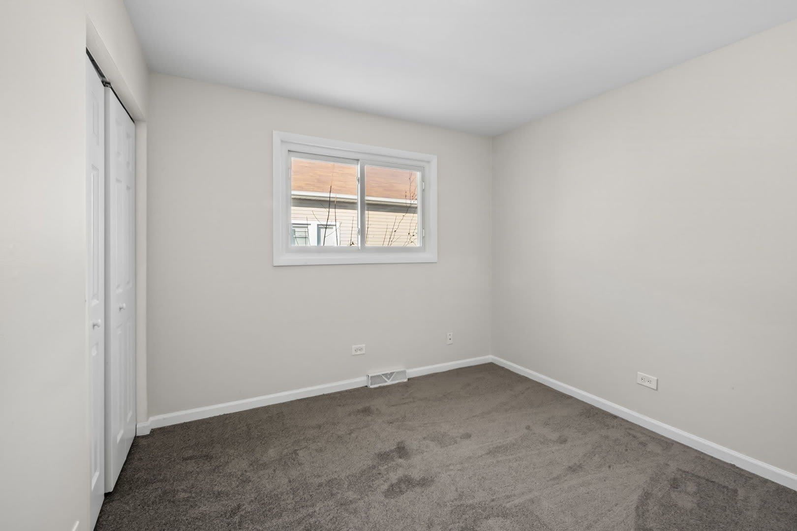 10214 S La Salle Street – photo 4