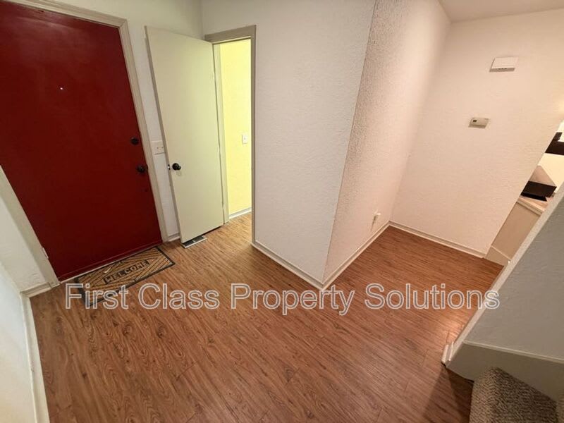 1404 Mary Lee Lane – photo 2