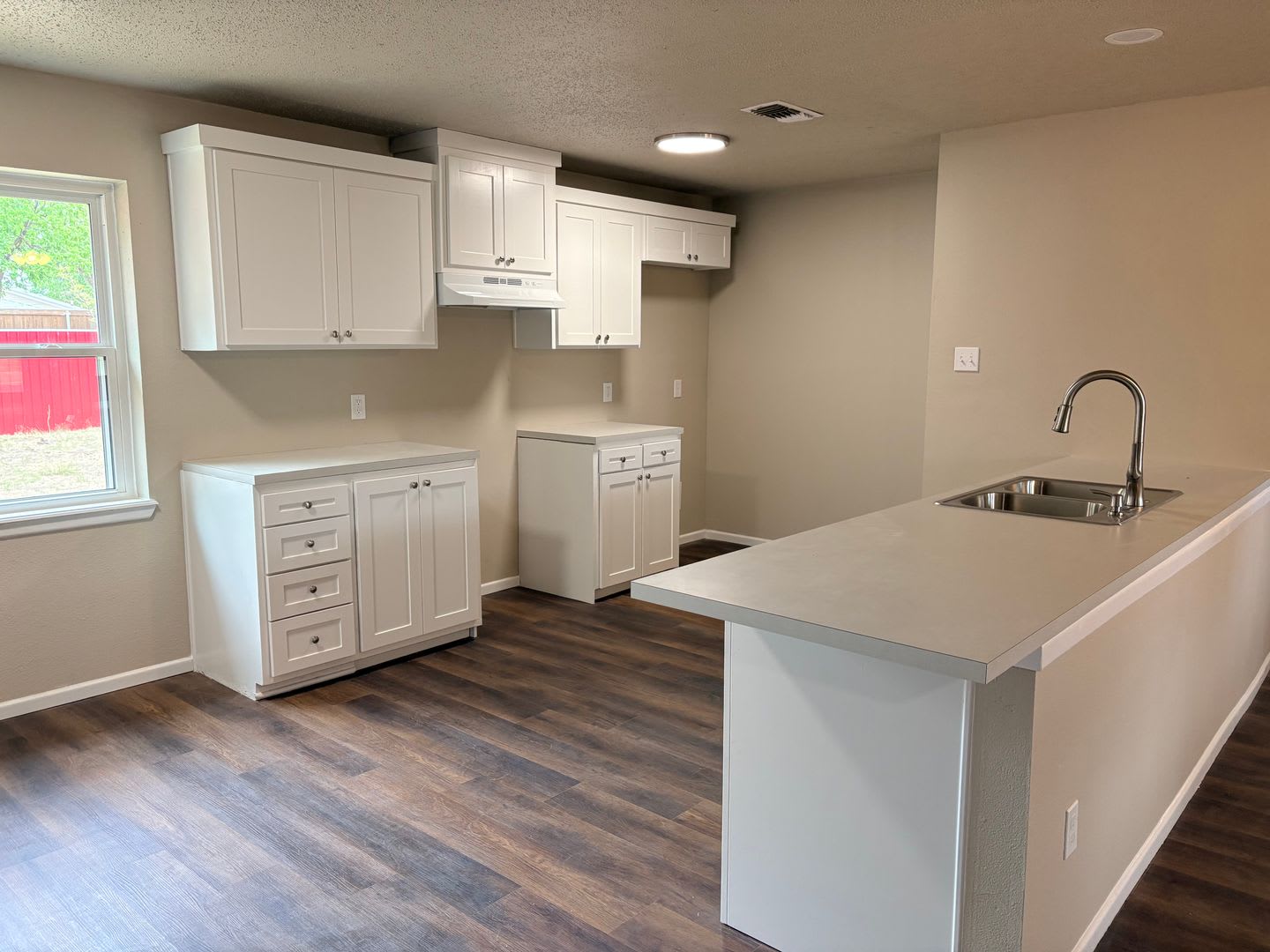 $999.00 First Month Rent!!! Remodeled 4 Bed 2 Bath by West End Center – photo 2