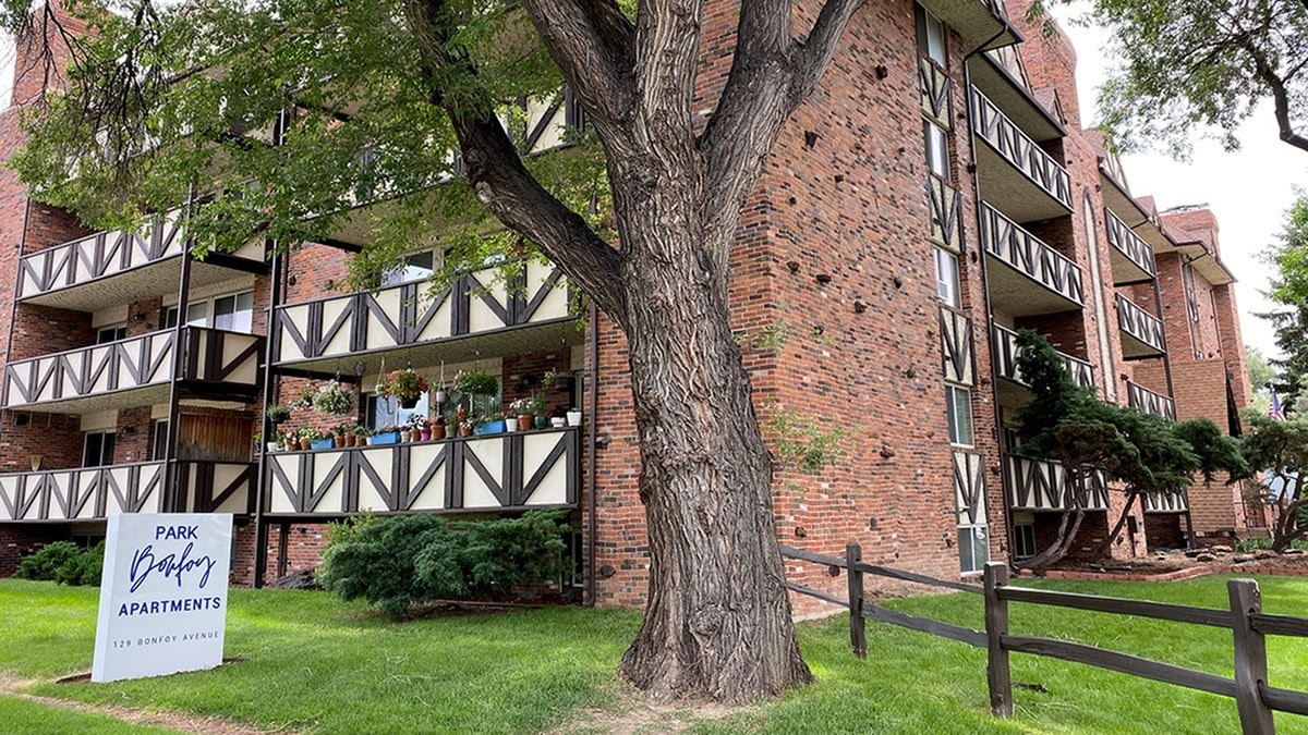 Park Bonfoy Apartments – photo 2