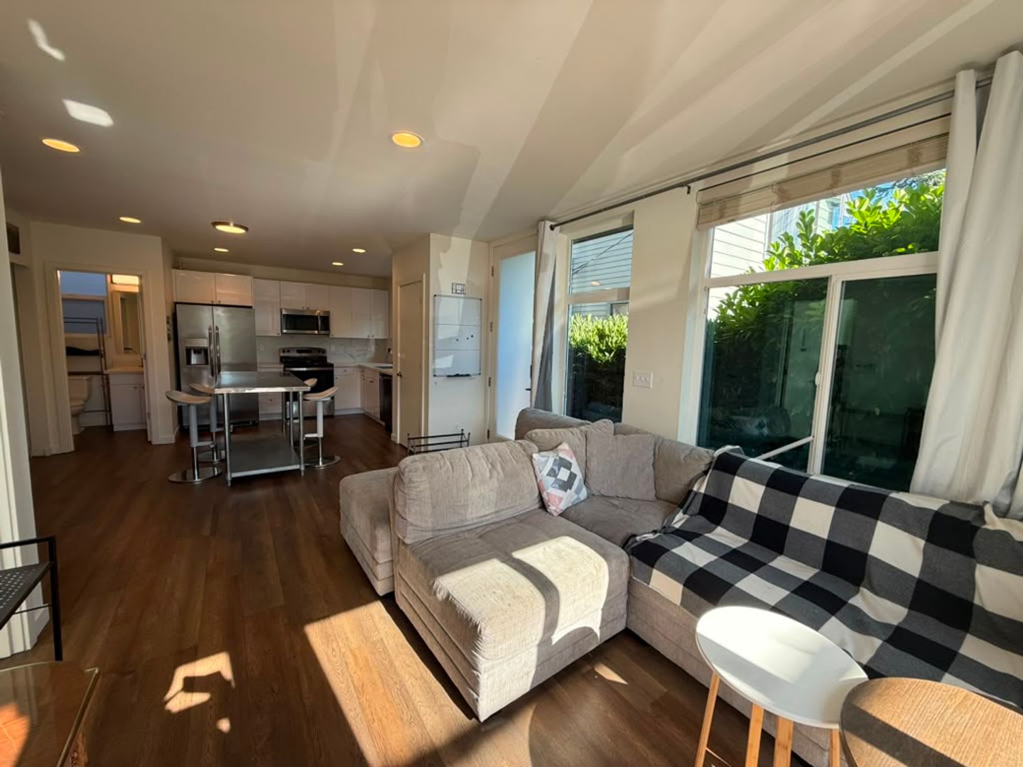 Fully Furnished 9 Bed 3 Bath U District Home – photo 3
