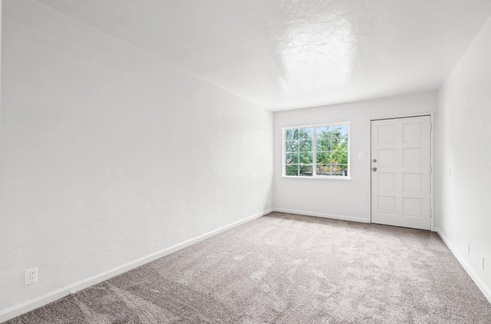 Spacious Freshly Updated 3 Bedroom 2 Bathroom Oakland Home Off Street Parking Paid Utilities – photo 4