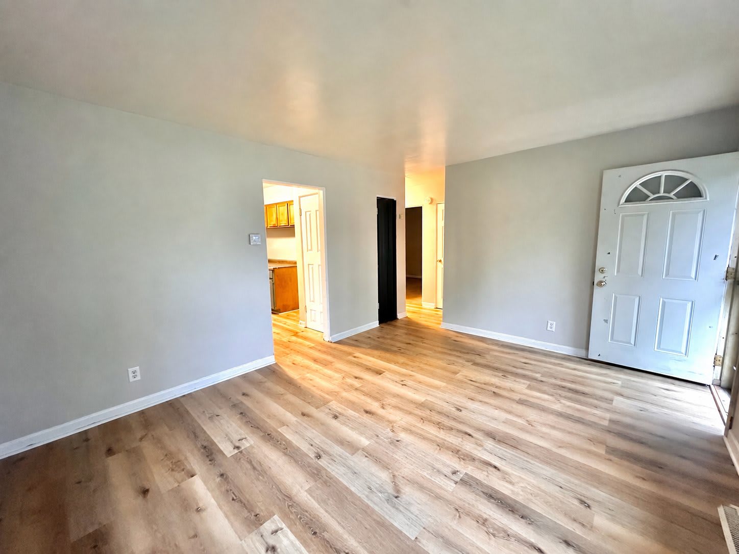 816 East 35Th Court – photo 2