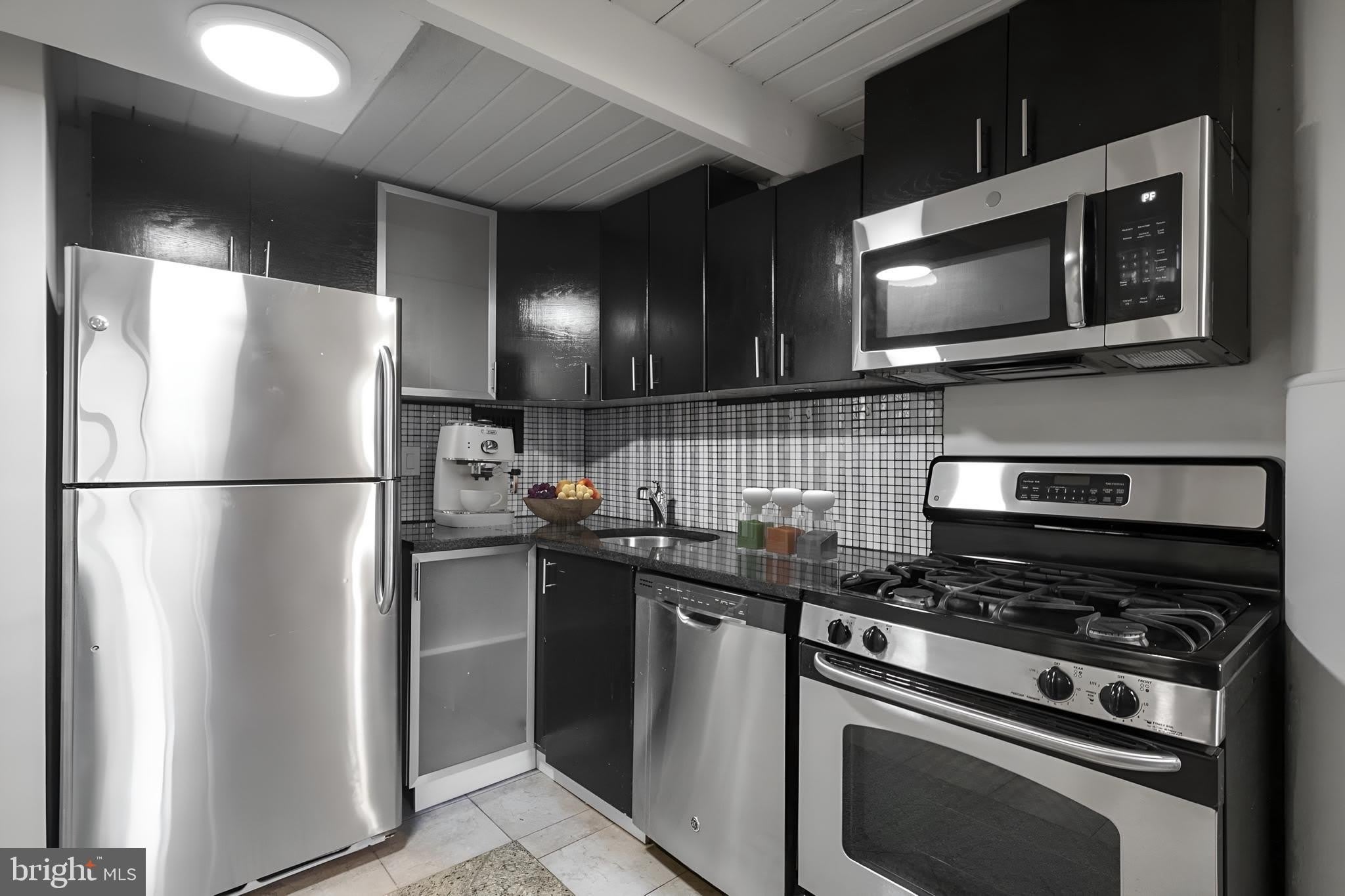1329-39 LOMBARD Street – photo 3