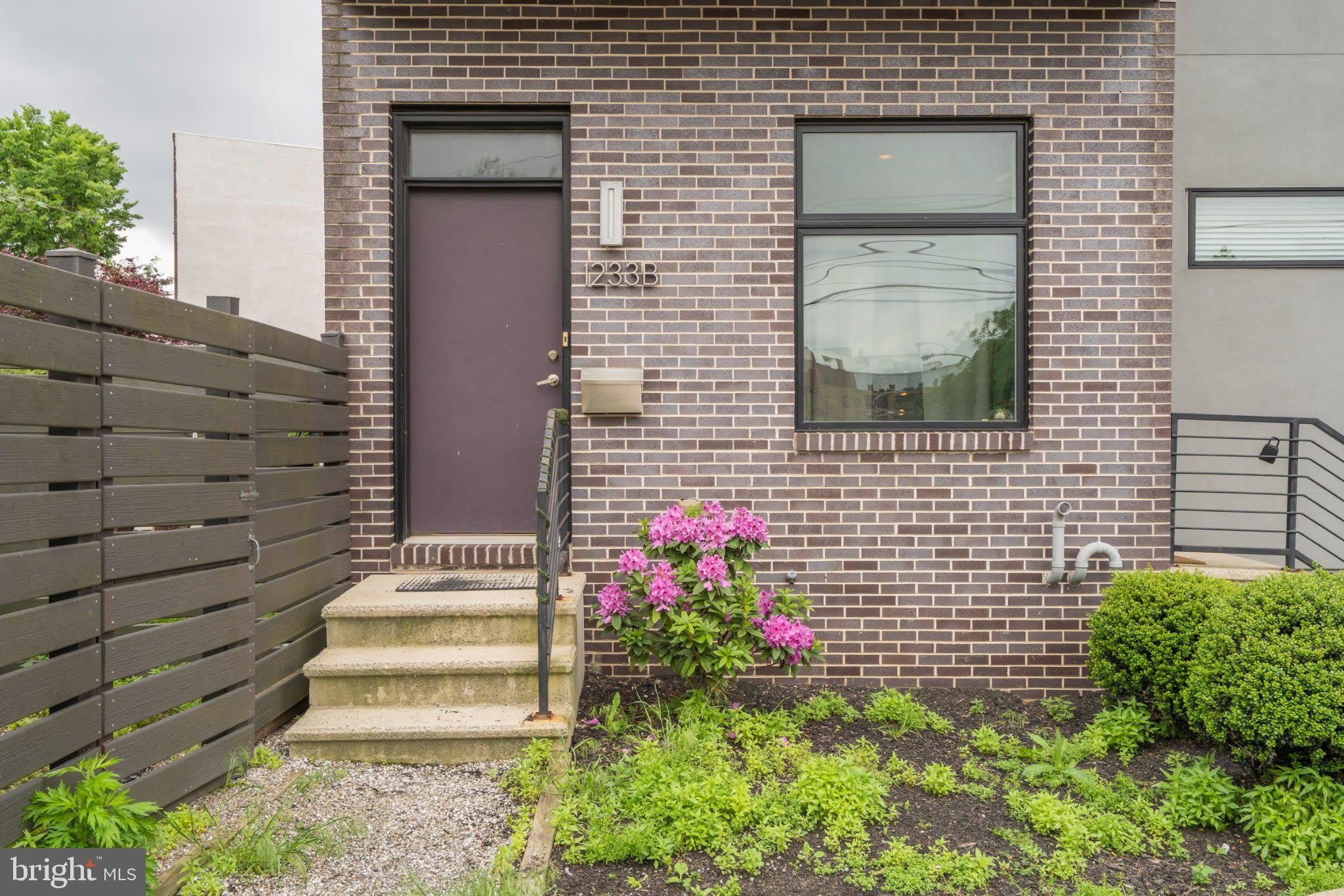 1233 N 3RD Street – photo 1