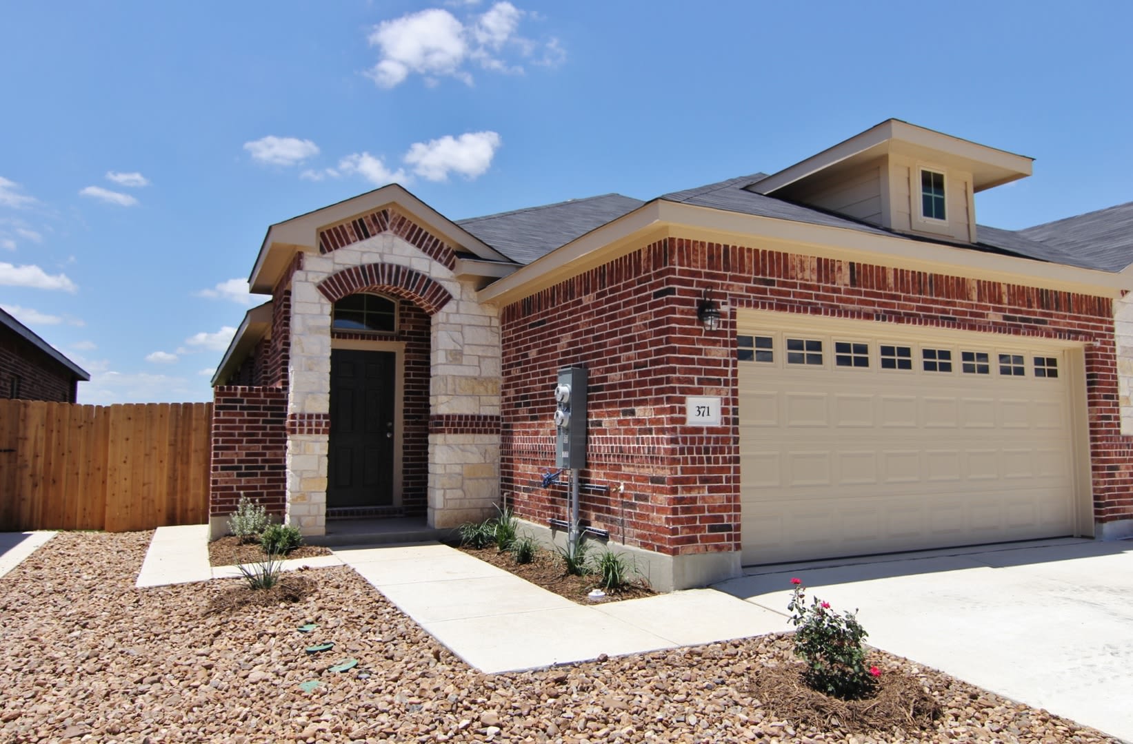 Fridge Included No Carpet Interior Washer Dryer Connections Fenced In Back Yard Covered Back Patio Cisd – photo 1