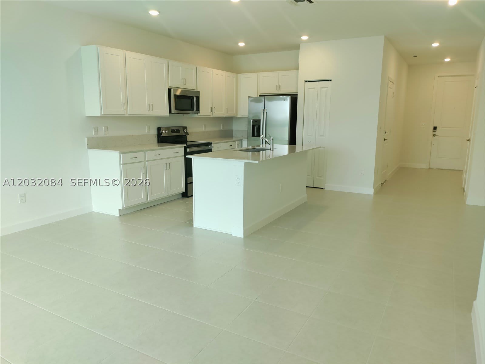652 SE Lake Falls St – photo 3