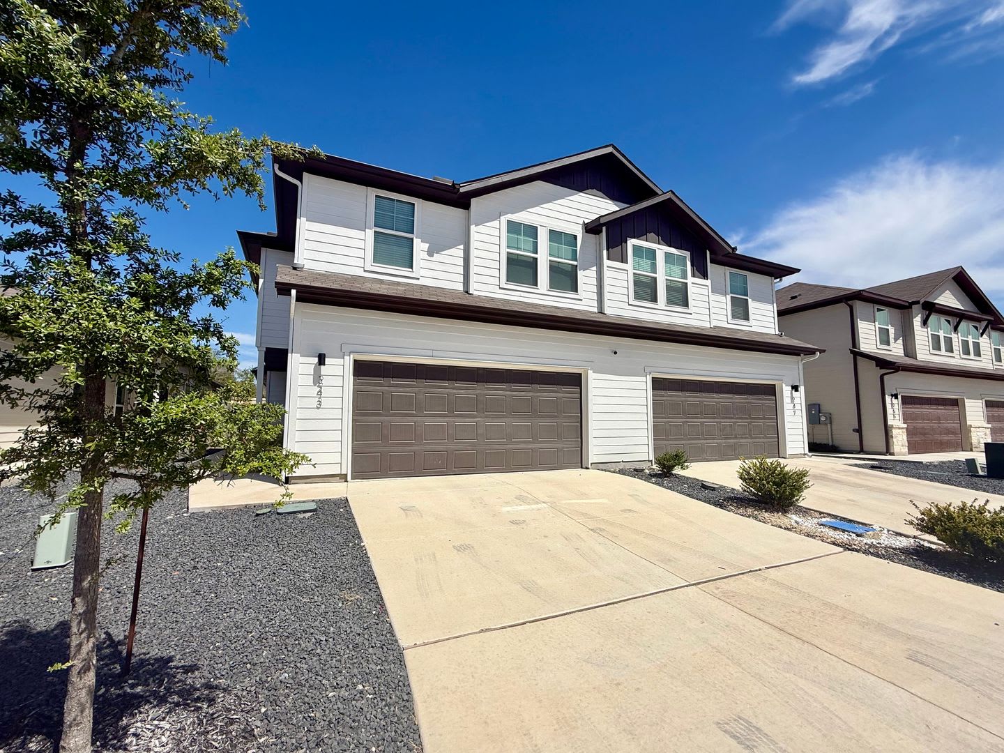 Luxury 4Bedroom Townhome MEDINA ISD – photo 1