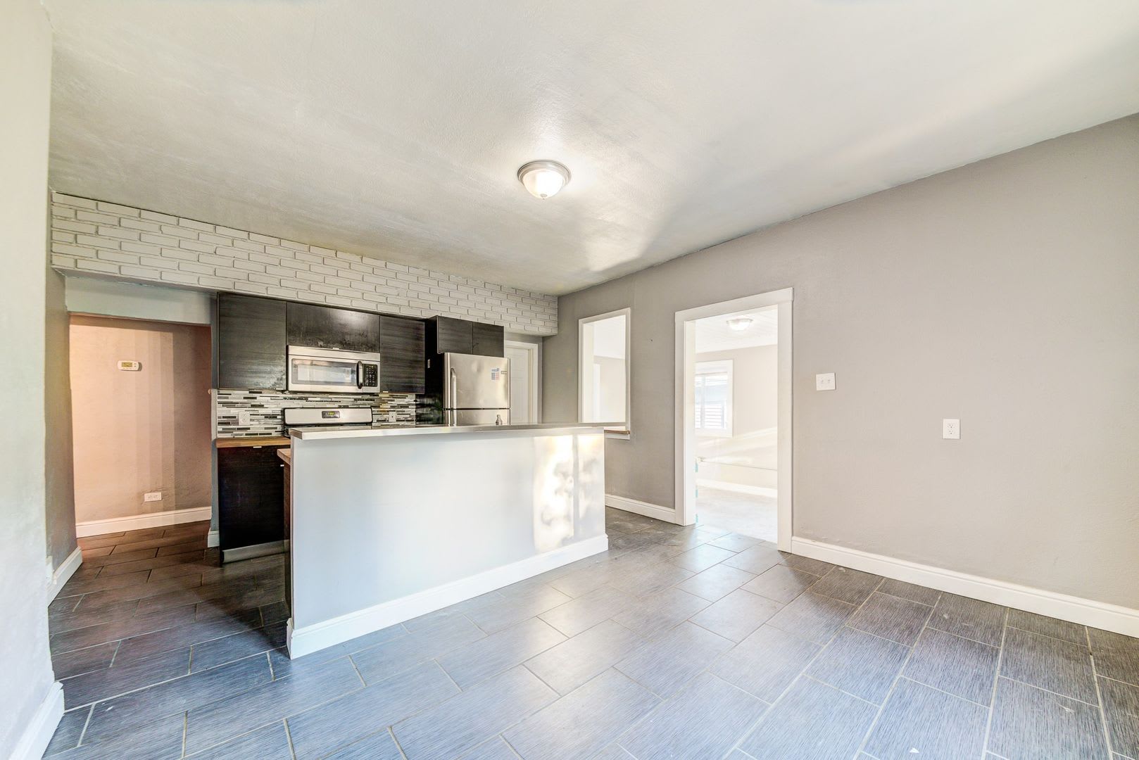 Available Now 3 Bedroom Home W Garage Ask How You Can Get Up To One Month Of Free Rent – photo 2