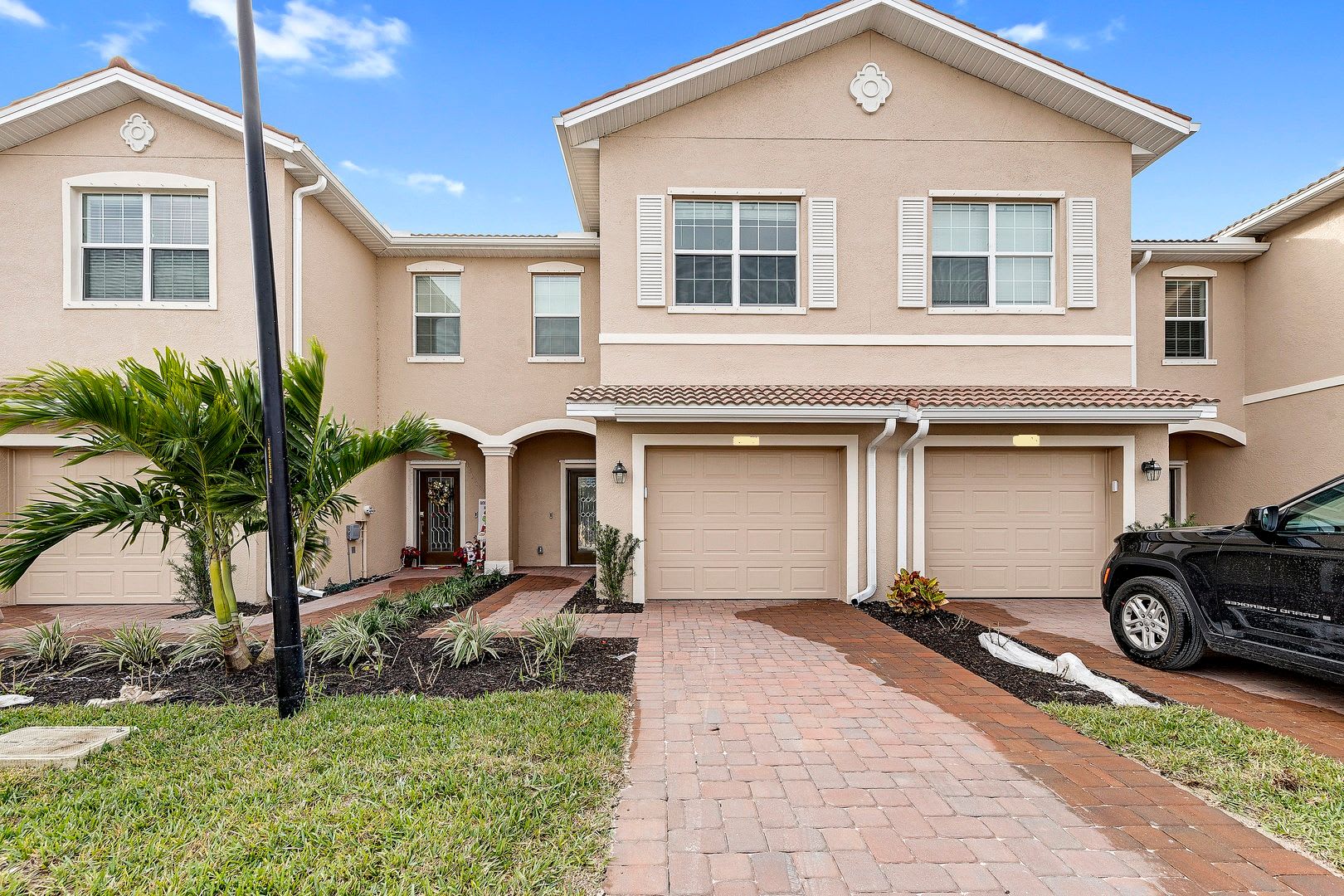 2827 BLOSSOM WAY- 3 BEDROOM TOWNHOUSE IN ORANGE BLOSSOM – photo 1