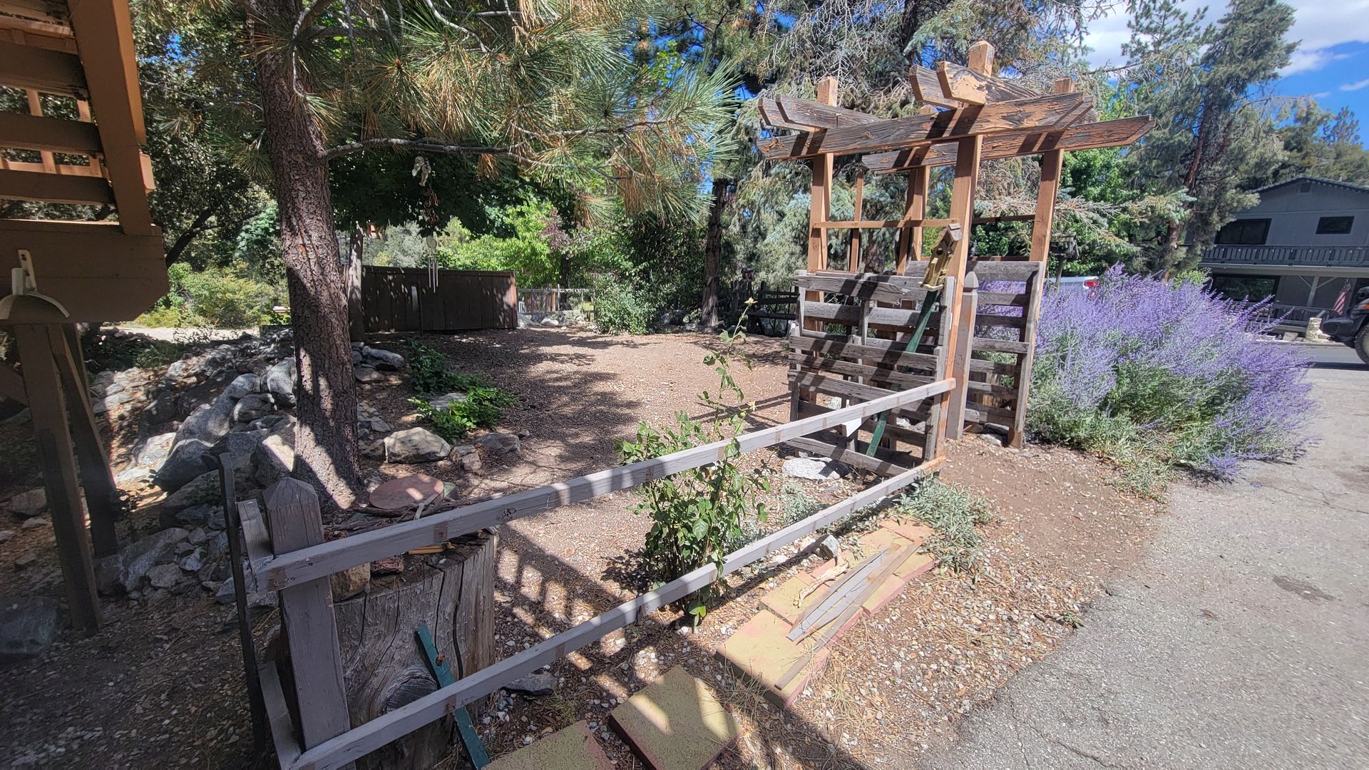 Spacious Mountain Retreat with Garage, Deck & Trail Access – photo 2