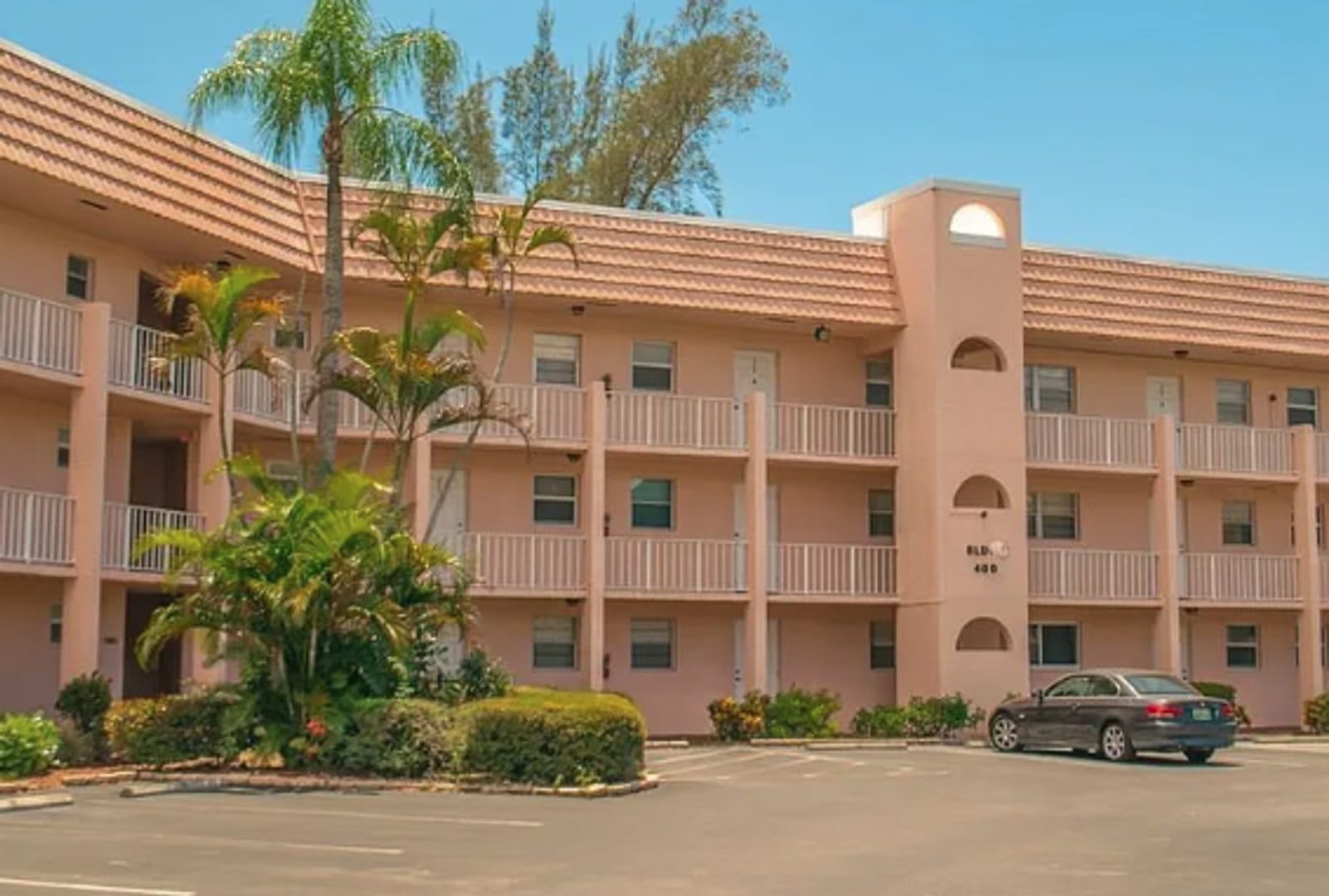 Unfurnished Annual Under Current Renovation 2 Bedroom 2 Bathroom Condo Forest Lakes Available Now – photo 1