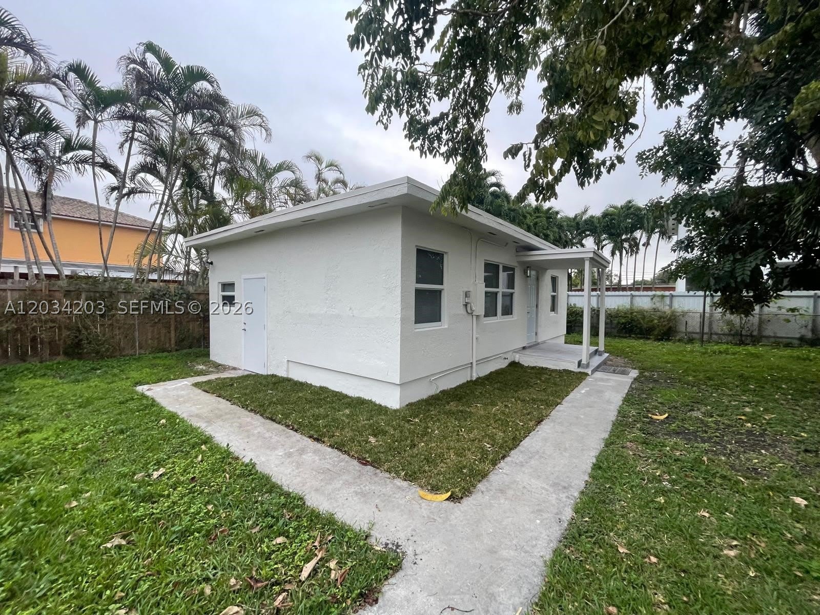 2103 SW 60th Ave – photo 3