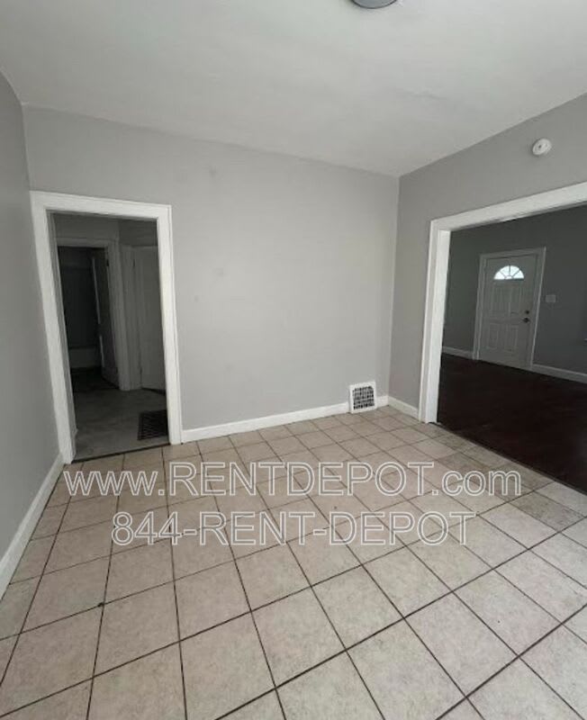 416 E. Riverside Dr – photo 3