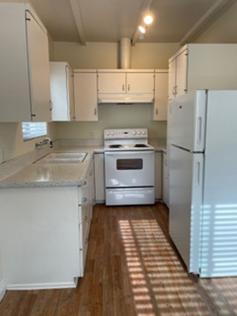 4286 Third Avenue – photo 3