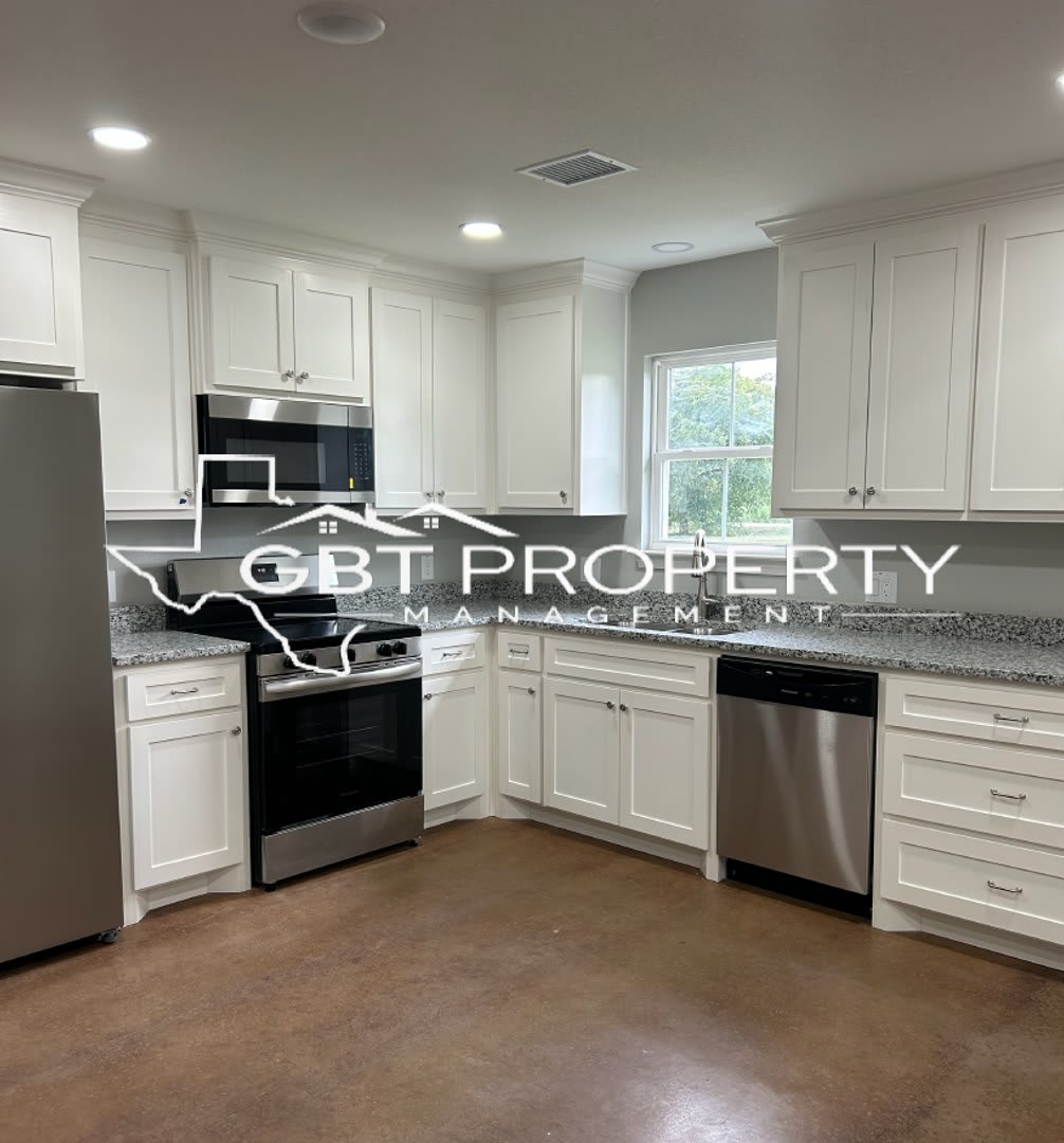 3 bed 2 bath House! – photo 2