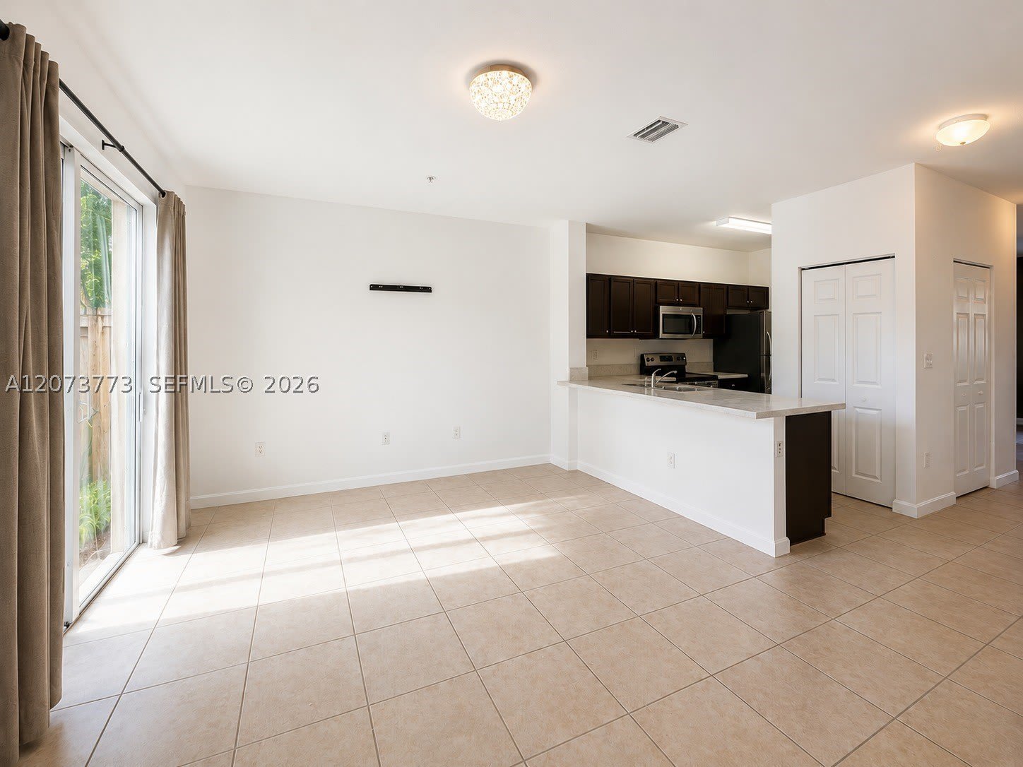 142 SE 28th Ter – photo 2
