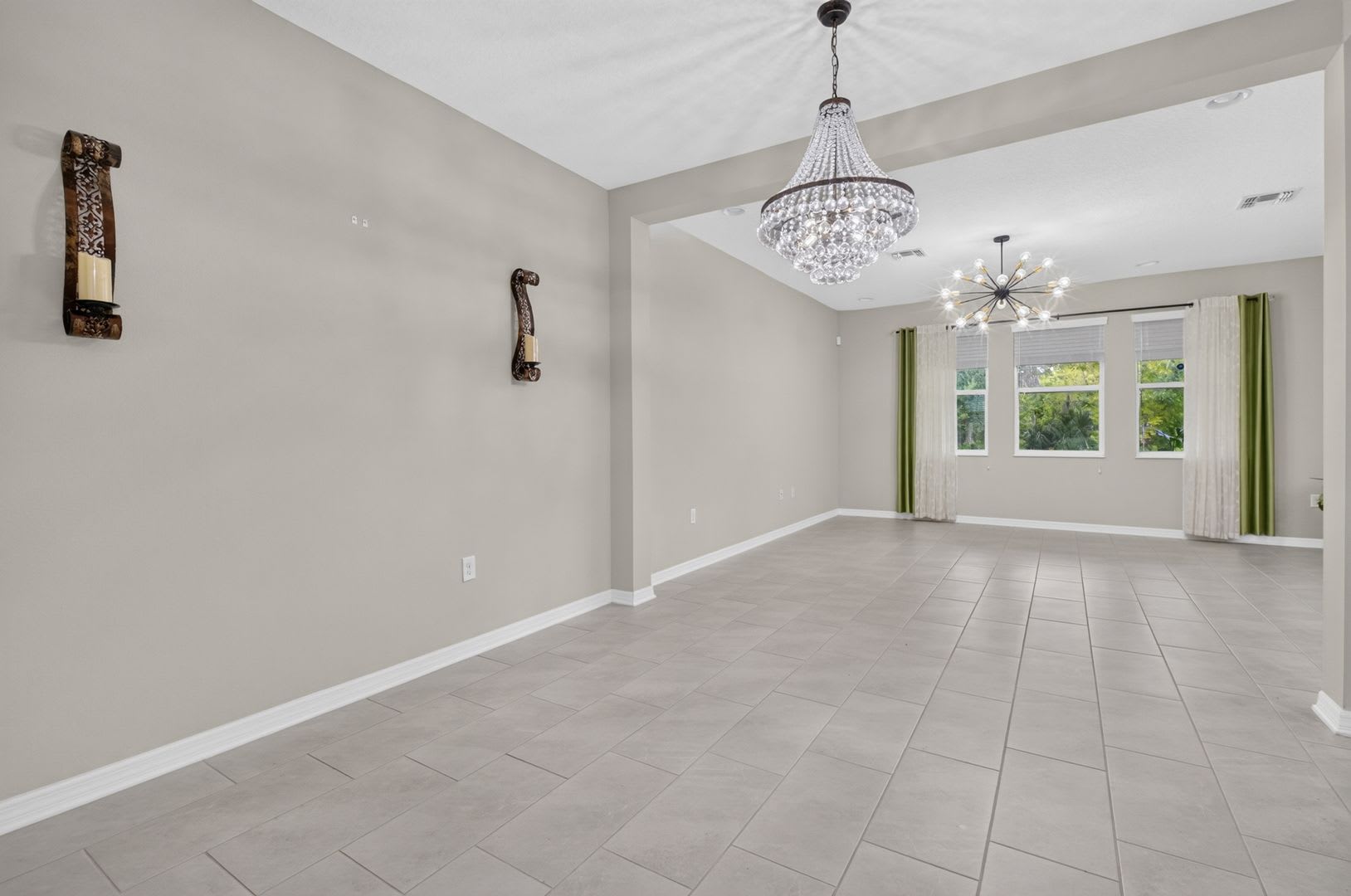 AVAILABLE NOW In Sanford 5 BEDS 4.5 BATHS + LOFT – photo 3