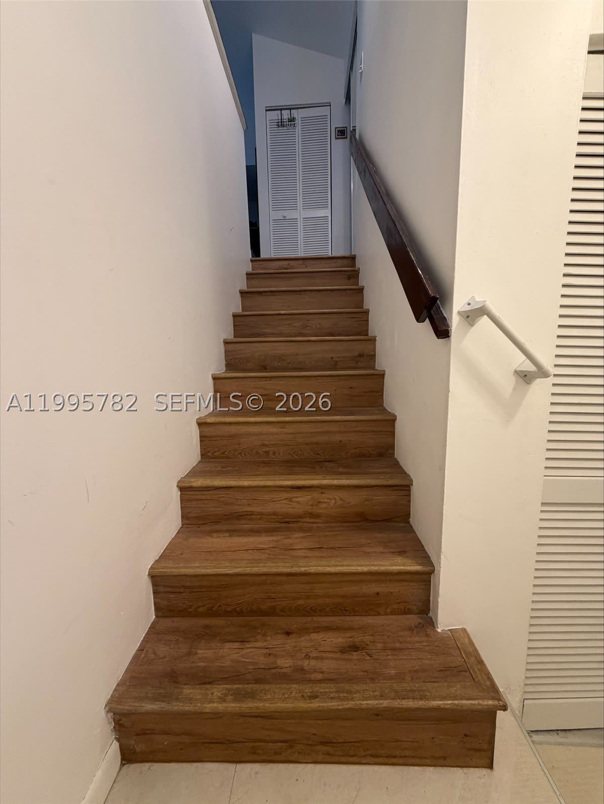 221 W Park Dr – photo 2