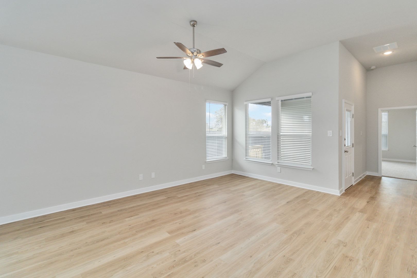 Fall in Love with this Luxury 1800 sf. Duplex – photo 5