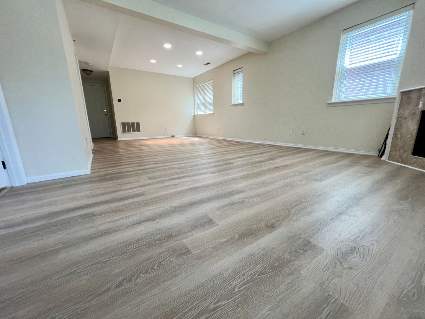 Stunning 1-Bedroom Apartment on the Main Line! Available Mid-October! – photo 5