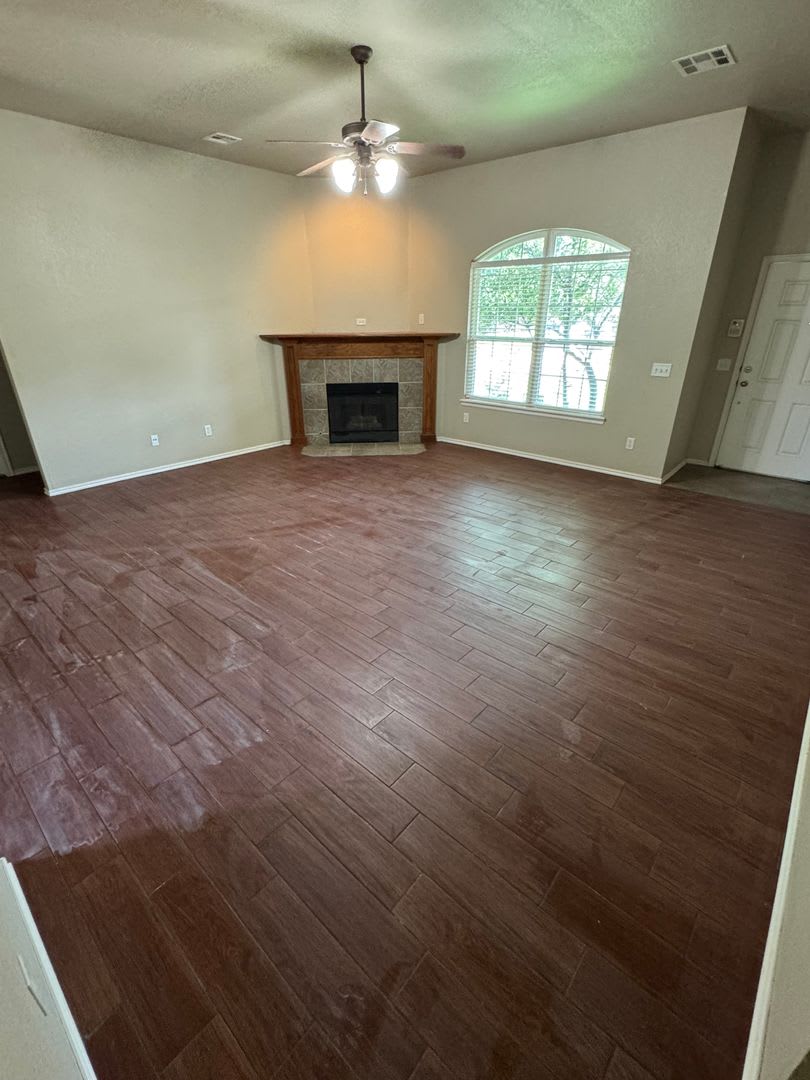 3 bedroom 2 bath home close to campus – photo 2