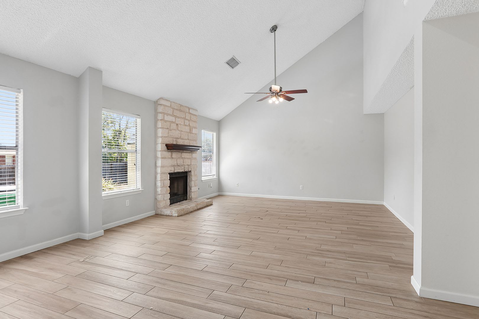 The Austin Home That Has It All — 4 Beds, 3 Baths, Huge Corner Lot + No Carpet! – photo 5