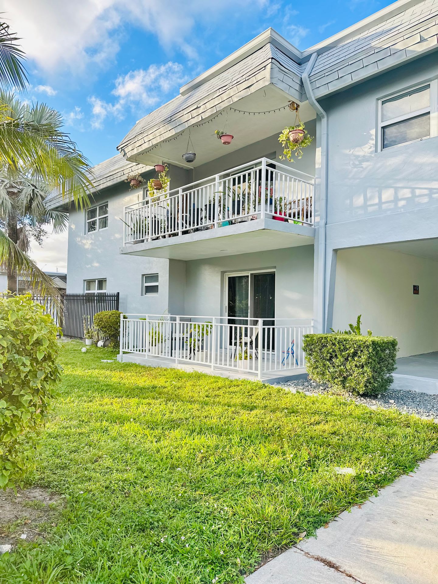 Newly Renovated Units Available Now! – photo 1