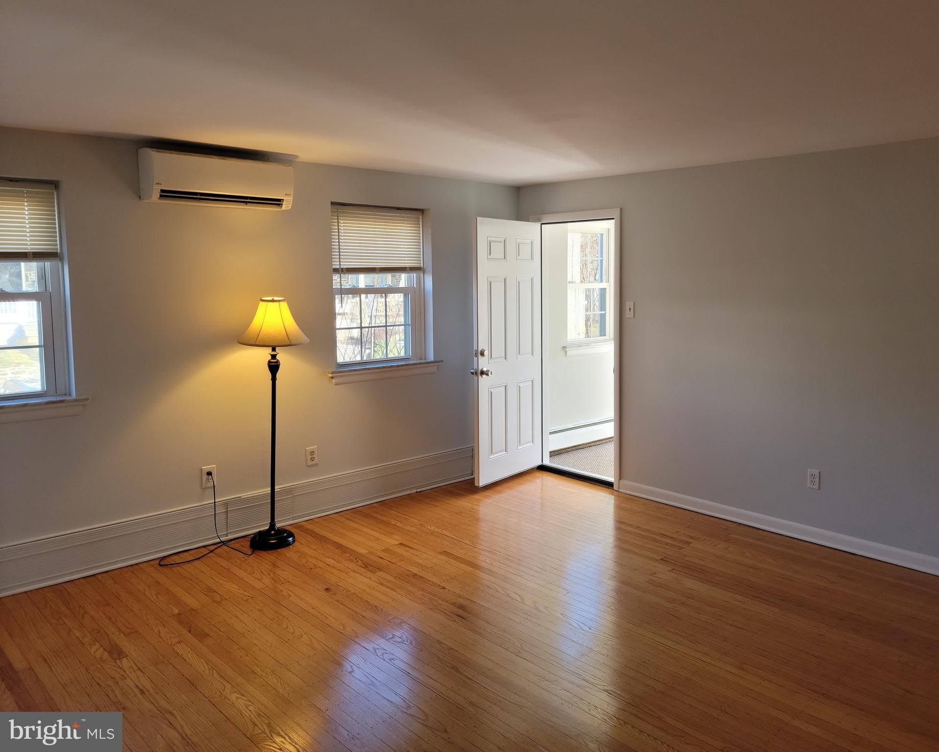 230 N ESSEX Avenue – photo 4