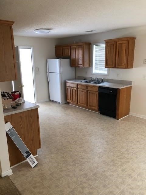 180 Waters Edge Drive – photo 2