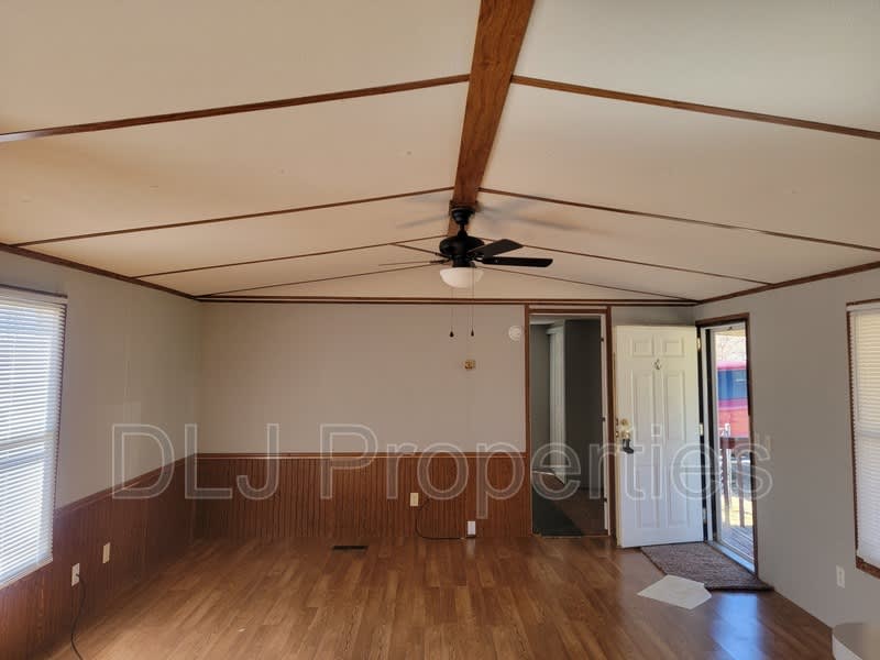922 Palmer Ct – photo 3