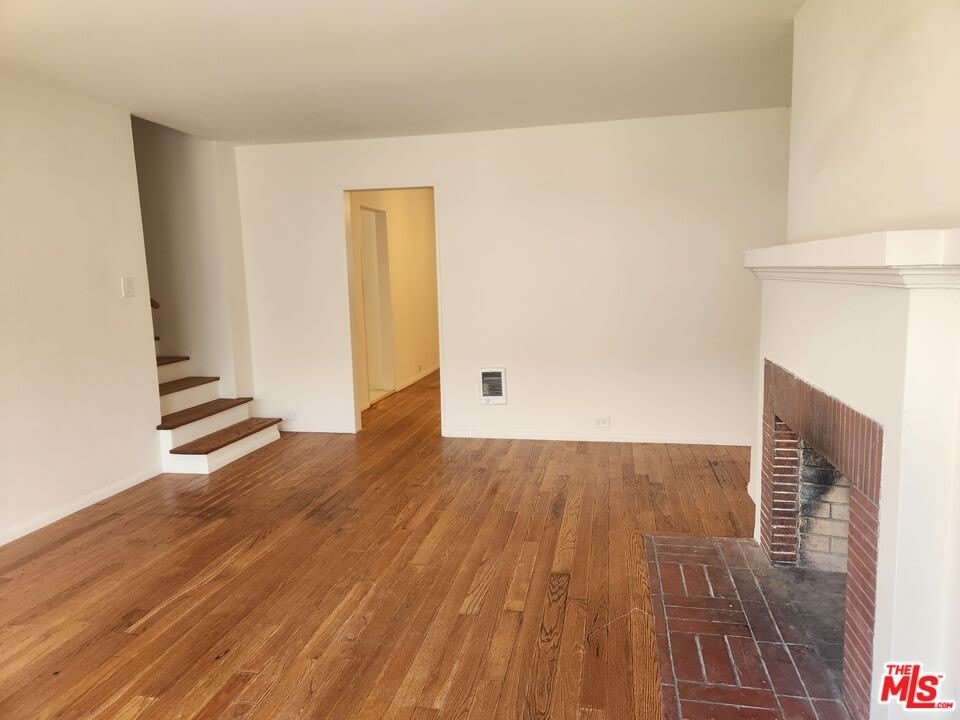 1234 1/2 Gordon St – photo 2