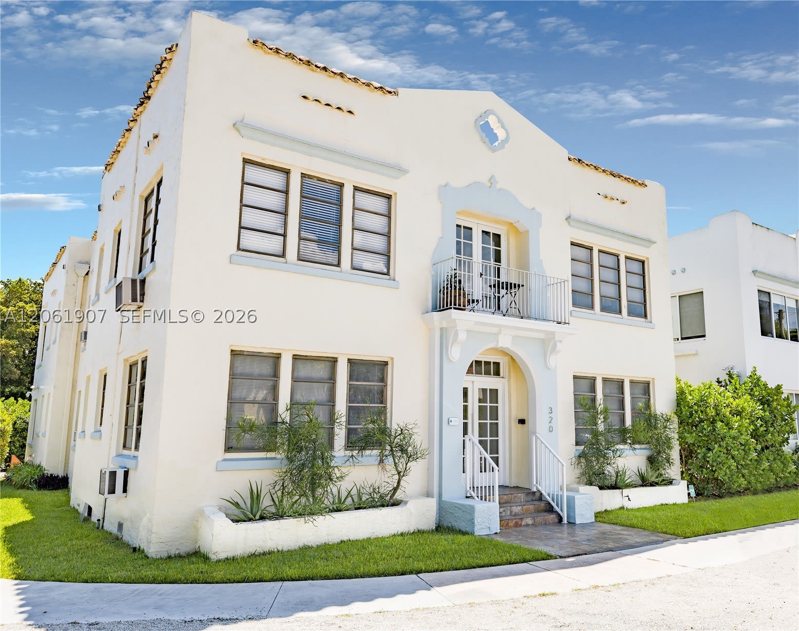 320 Mendoza Ave – photo 1