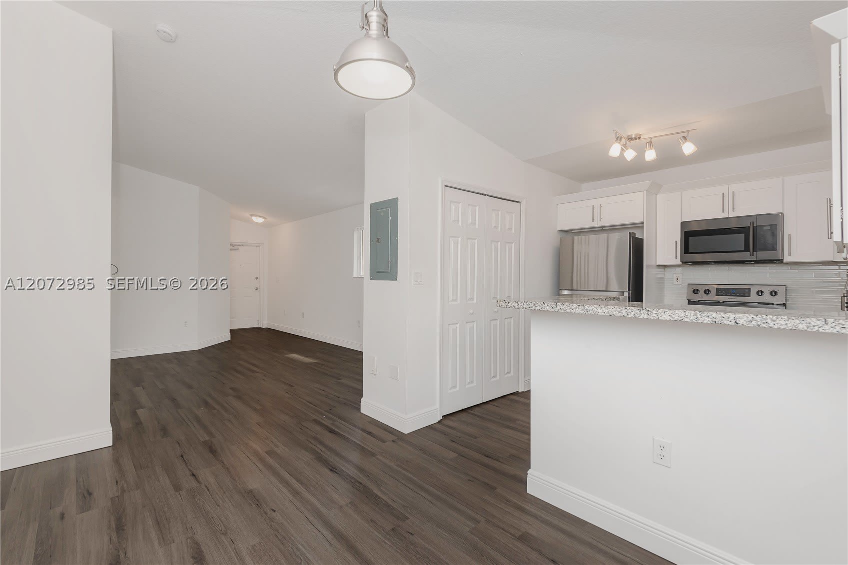 3390 NE 10th St – photo 5