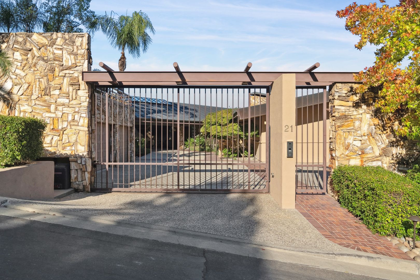 Pleasanton 4 Bed 4 Bath Ultra Private 1 3 Acre Sanctuary With Panoramic Views Pool And Spa – photo 3