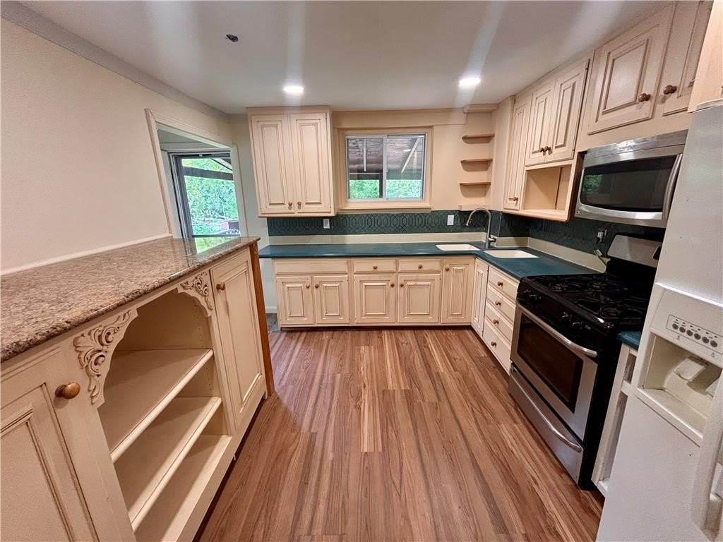 840 Constitution Drive – photo 4