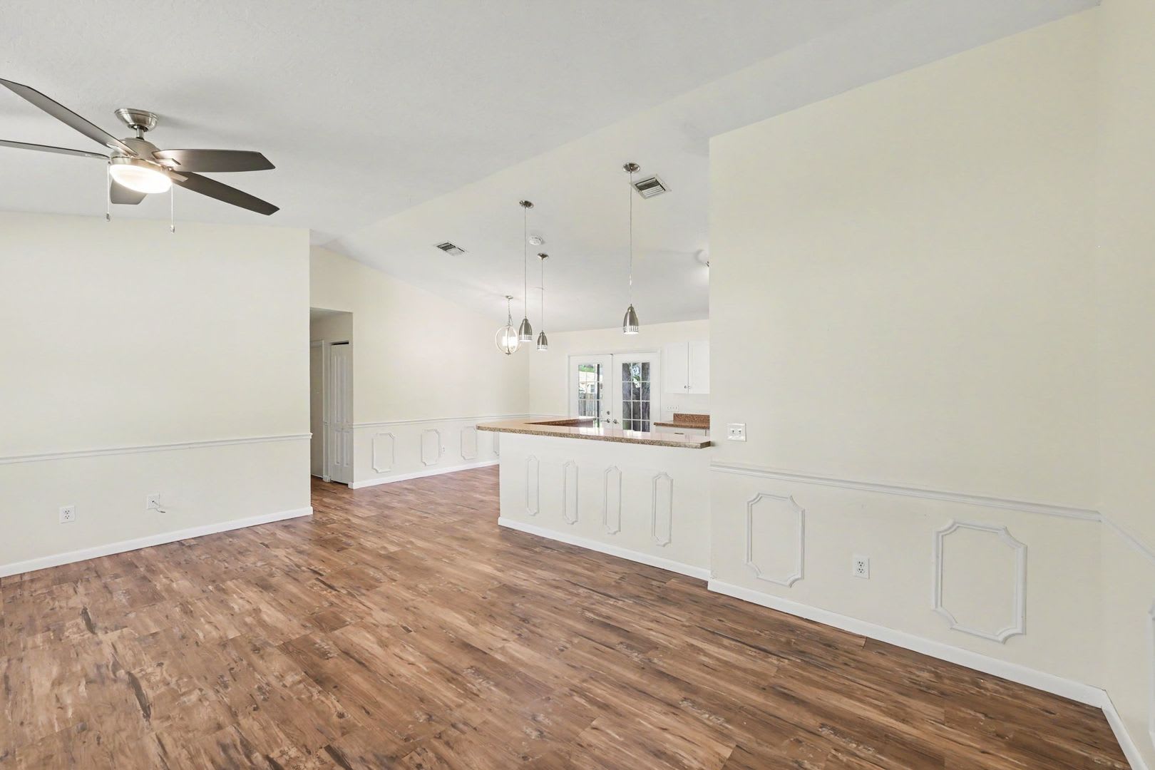 1242 Laconia Street – photo 2