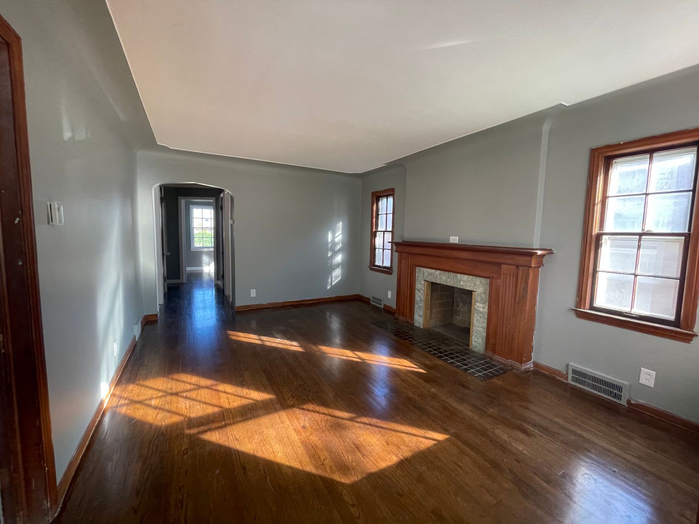 Move In Ready 3Br Brick Bungalow Detroit Classic New Floors Paint Etc You Ll Love This House – photo 4