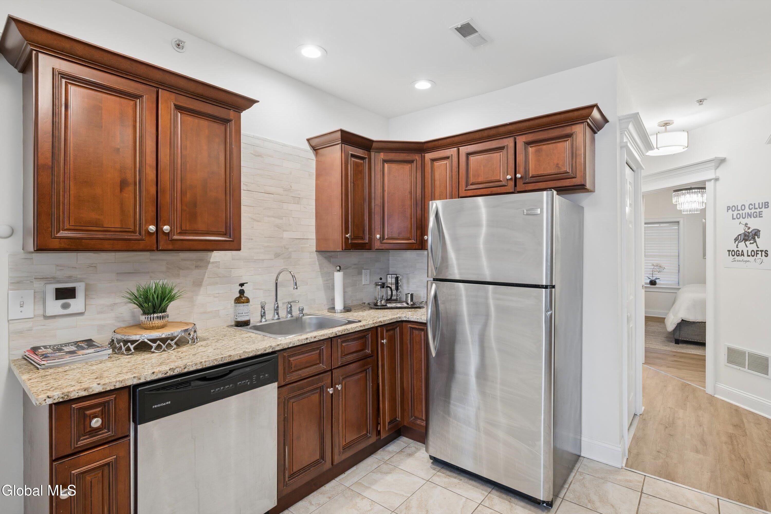 425 Broadway – photo 5