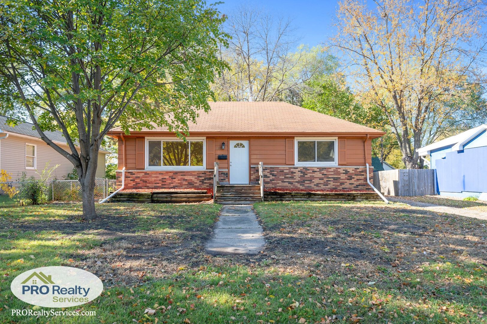 3 Bedroom Home in Bloomington – photo 1