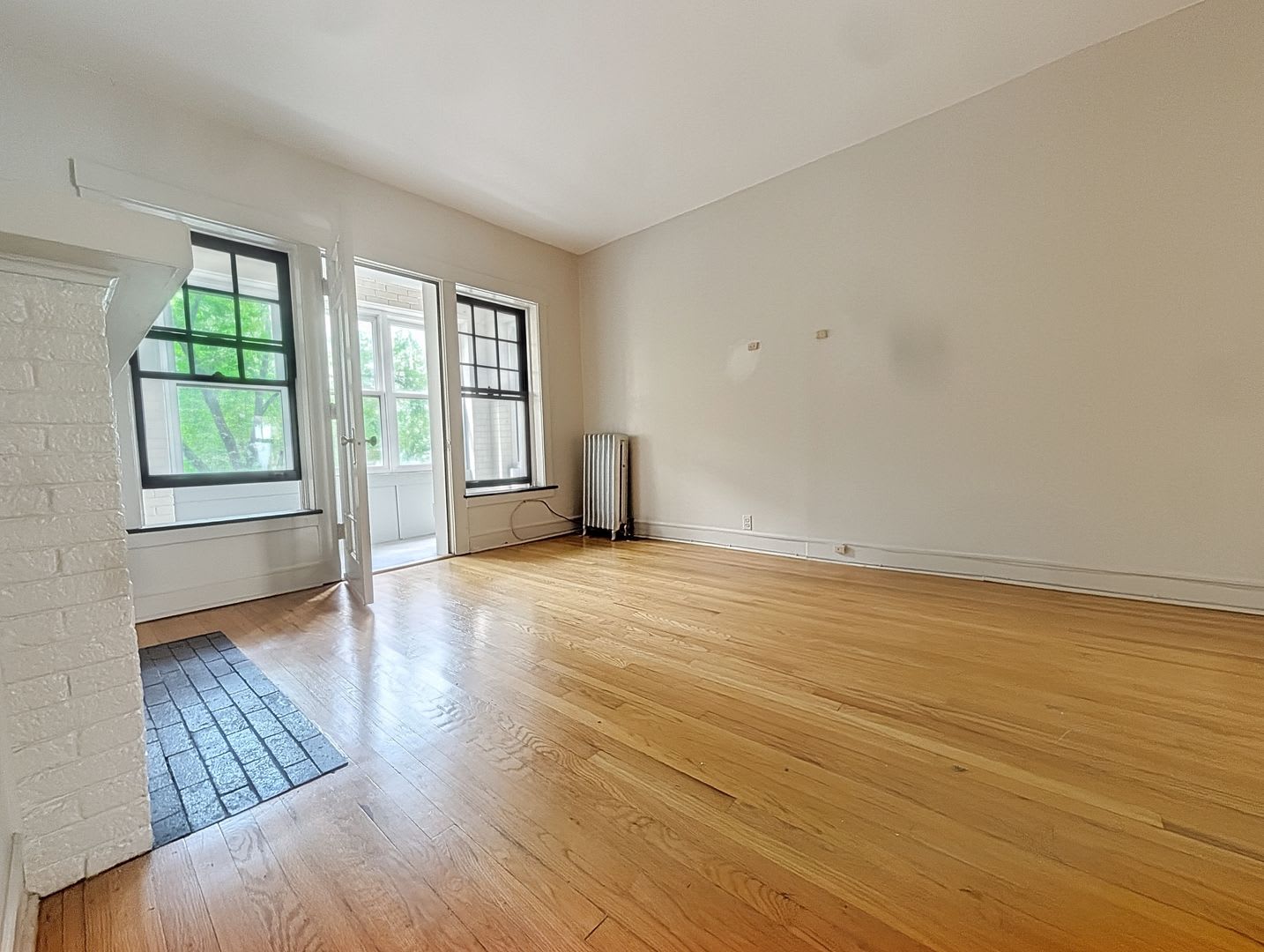 Large and Bright 1-bed/1-bath in Edgewater – photo 4