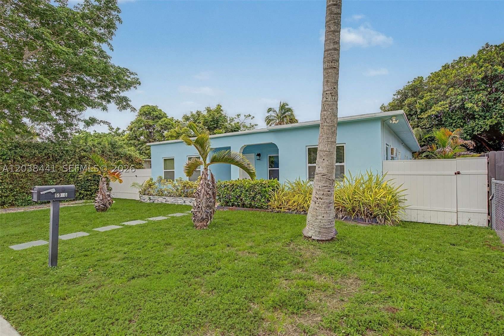 5910 SW 62nd Ter – photo 2